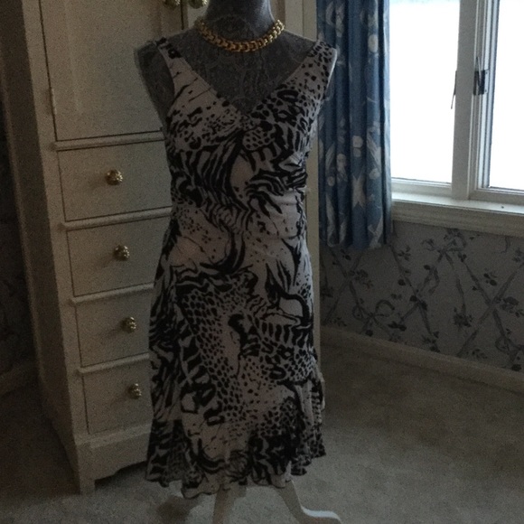 Black and white dress. Great for a wedding - Picture 1 of 3